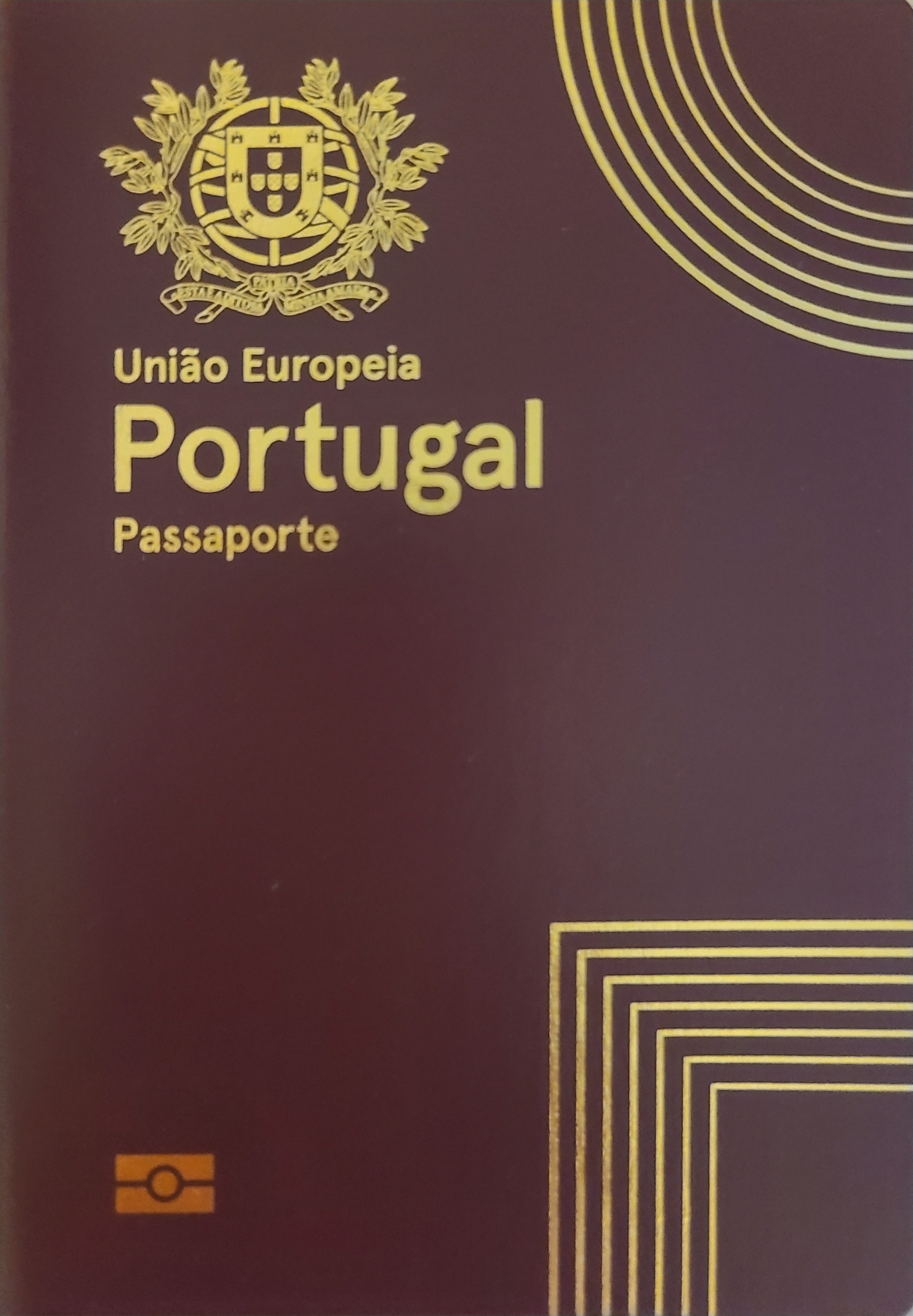 Portuguese passport cover